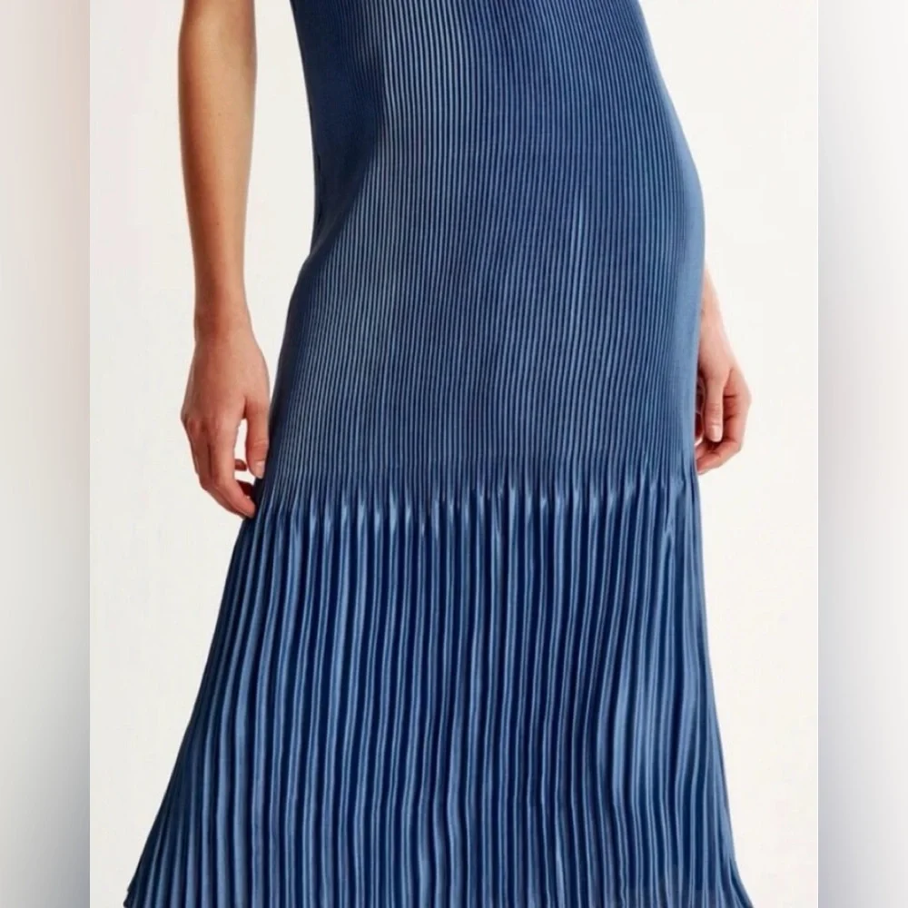 AMBERCROMBI AND FITCH GISELLA PLEATED RELEASE MIDI DRESS    NWT